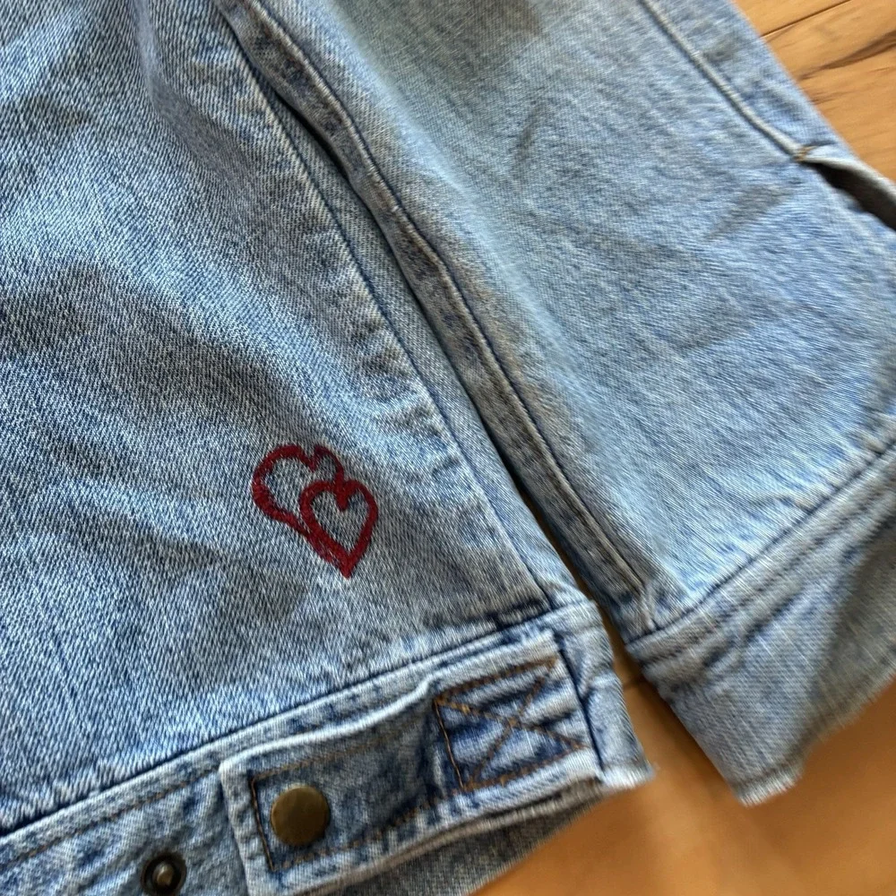 Chico's Embroidered Floral DenimJean Jacket Sz 2 Boho Hannah Y2K 100% Cotton.